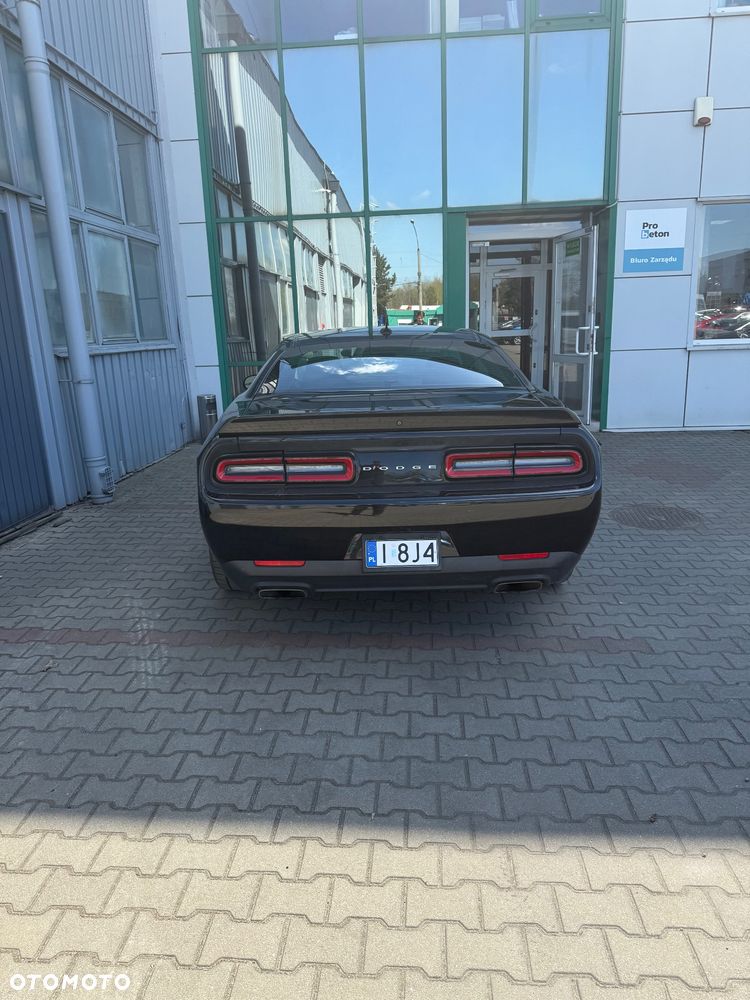 Dodge Challenger - 11