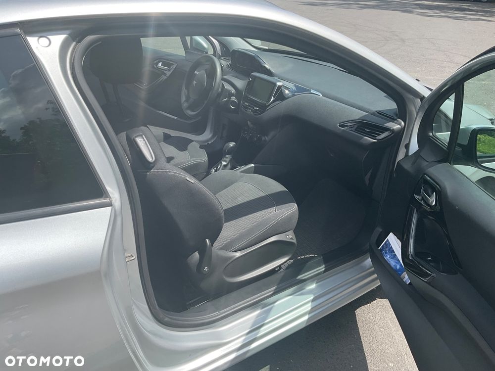 Peugeot 208 - 23