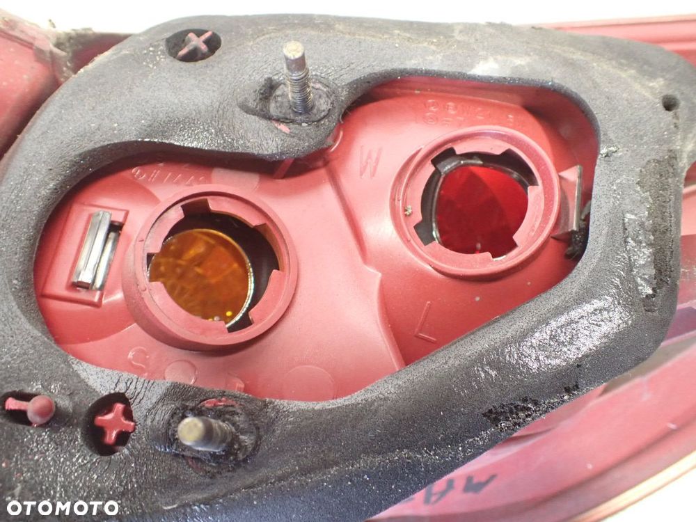 LAMPA LEWA TYLNA MAZDA 3 1.6 - 8