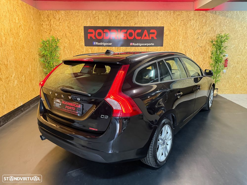 Volvo V60 2.0 D3 Momentum Start/Stop - 3