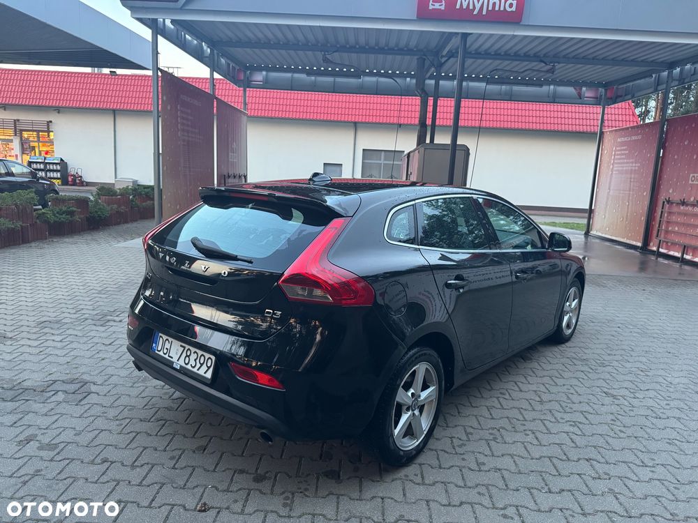 Volvo V40 D3 R-Design - 4