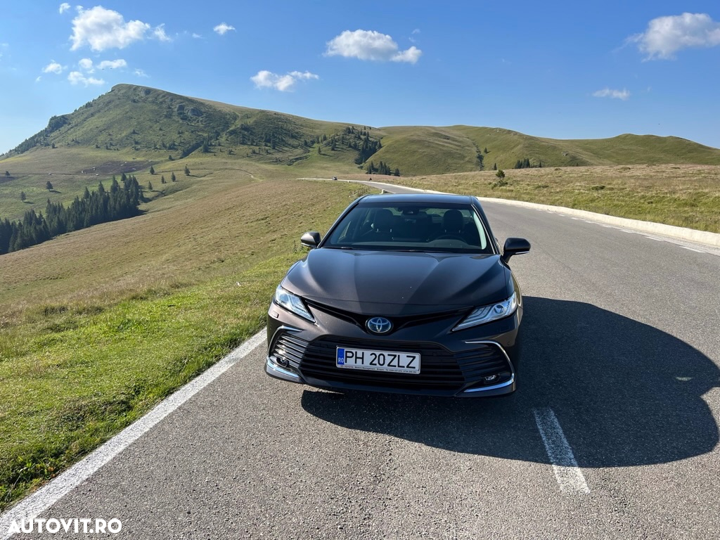 Toyota Camry - 4