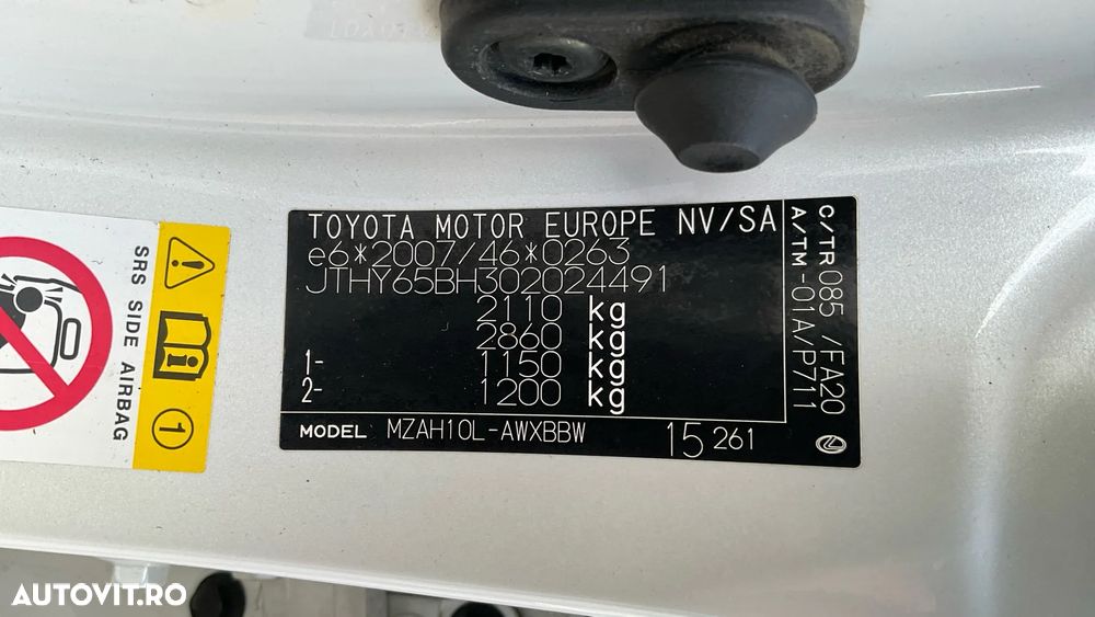 Lexus UX 250h FWD Business - 33