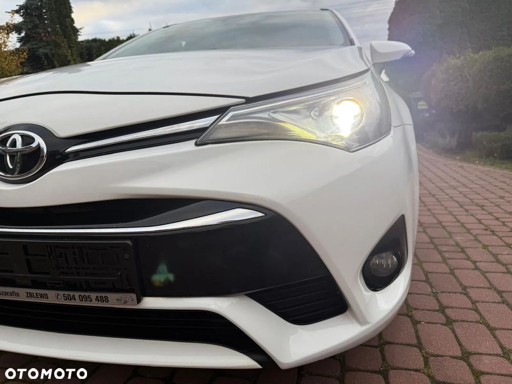 Toyota Avensis 2.0 D-4D Premium - 10