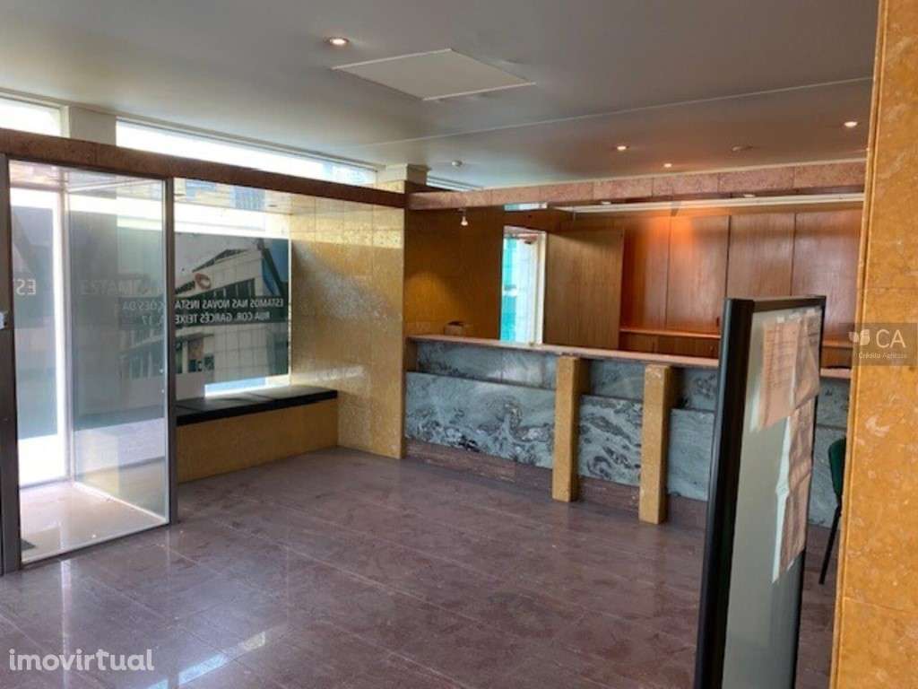 Fracção destinada a comércio - Grande imagem: 2/8