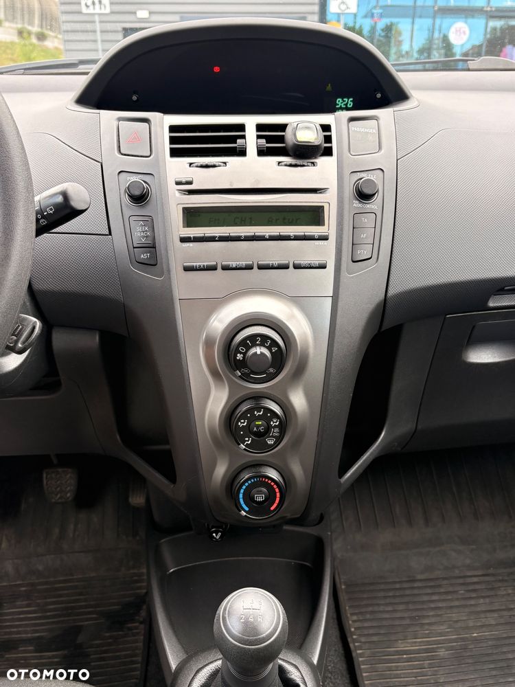 Toyota Yaris 1.0 Luna A/C - 12