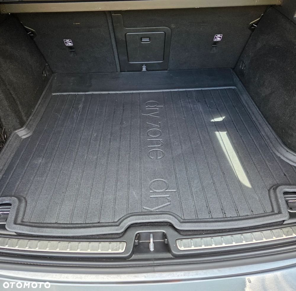 Volvo V60 B4 B R-Design - 14