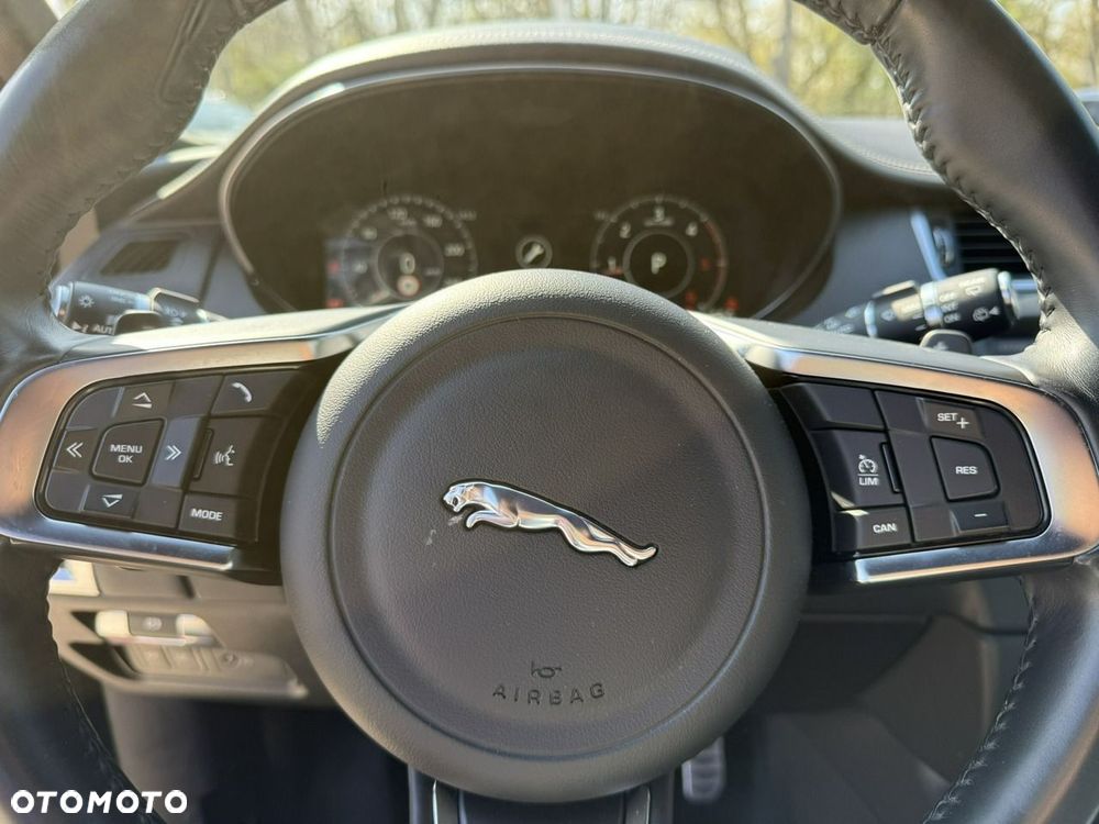 Jaguar E-Pace - 10
