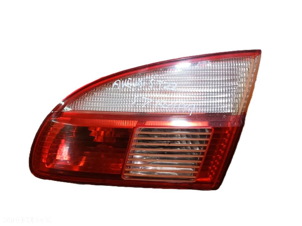 TOYOTA AVENSIS T22 LIFT KOMBI 00-03 r. LAMPA PRAWY TYŁ PRAWA TYLNA EU - 1