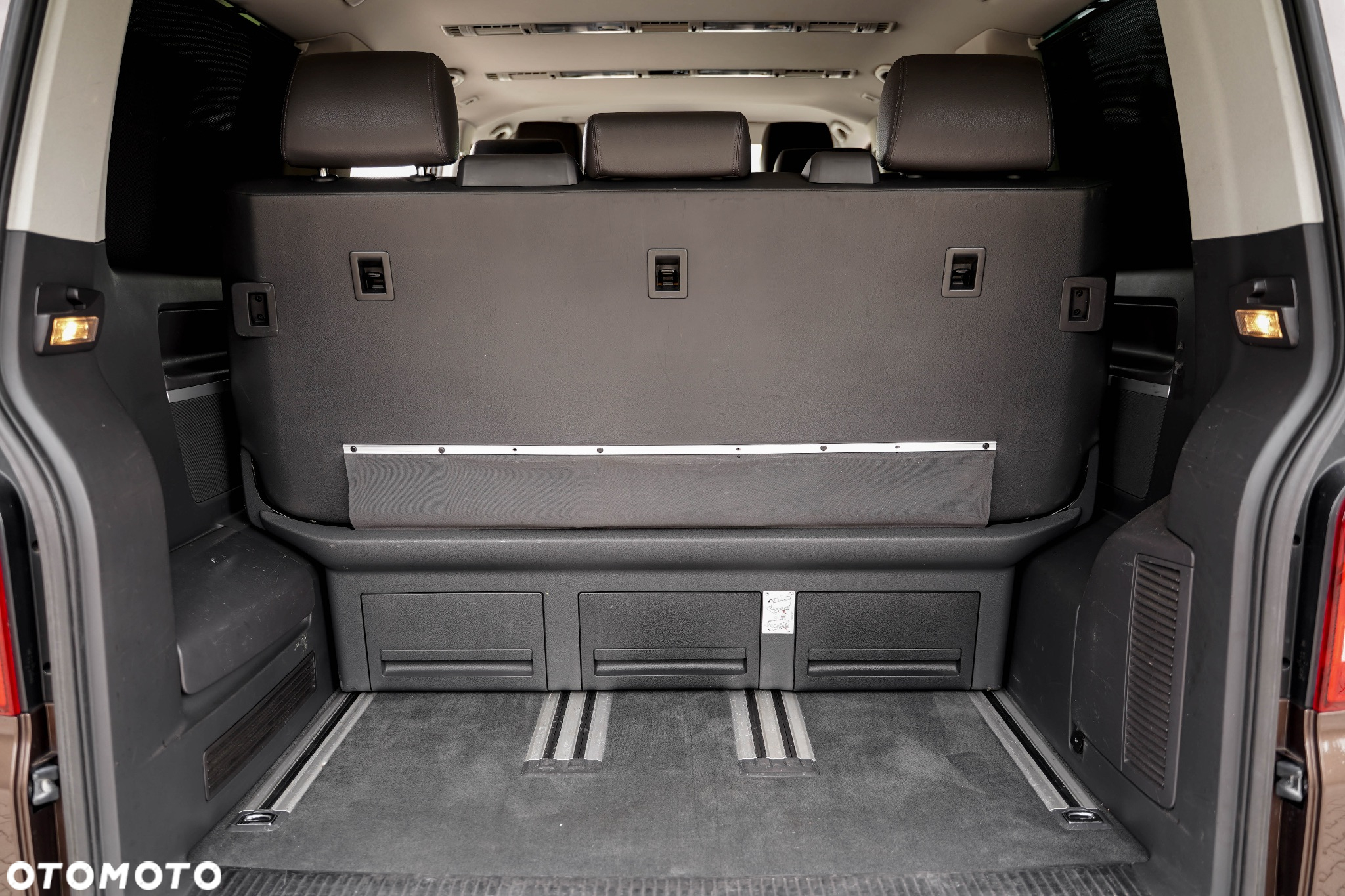 Volkswagen Multivan - 28