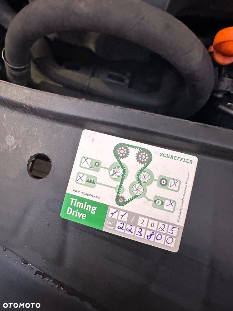 Volkswagen Golf 1.6 TDI DPF Comfortline - 12