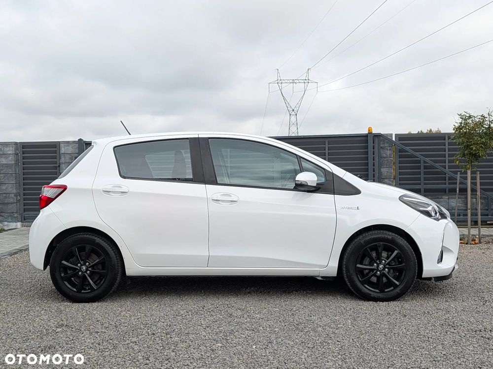 Toyota Yaris Hybrid 100 Premium - 9