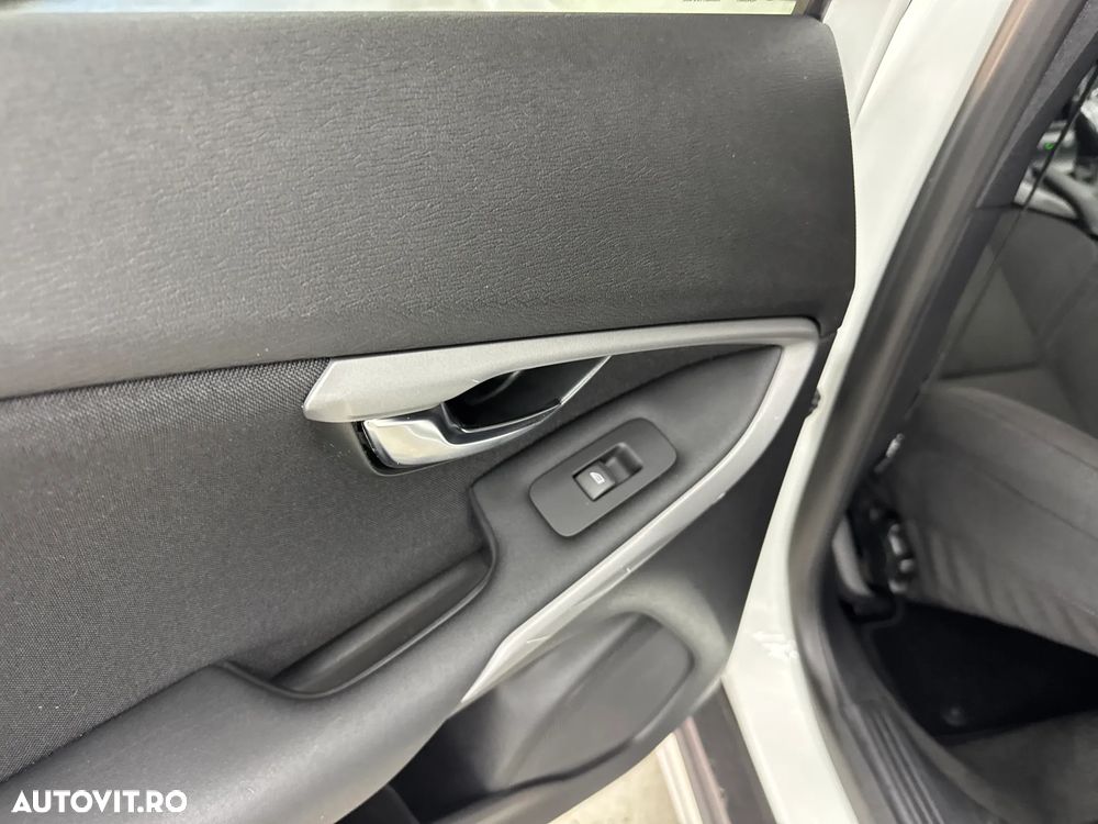 Volvo V40 D3 Geartronic Momentum - 16
