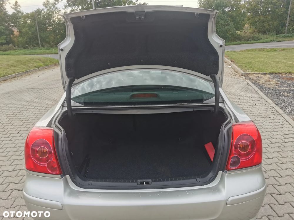 Toyota Avensis - 12