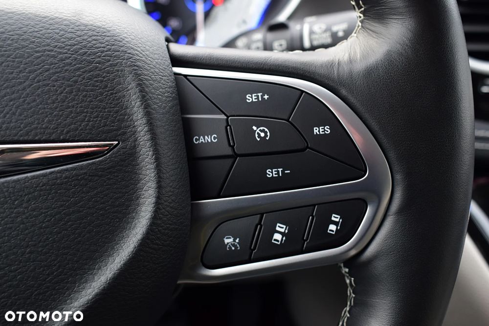 Chrysler Pacifica - 11