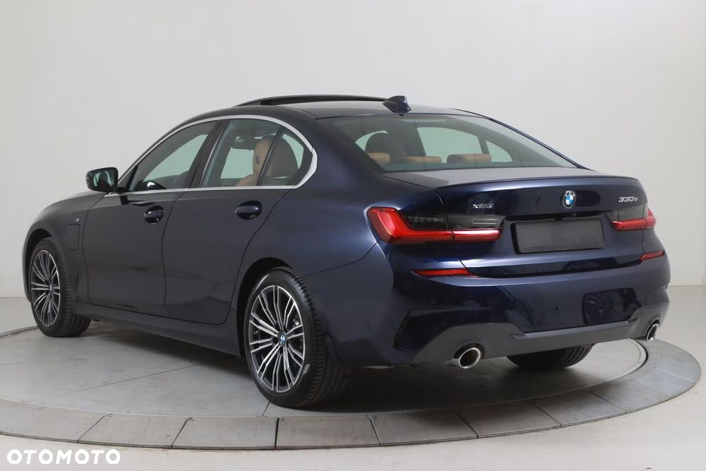 BMW Seria 3 330e iPerformance M Sport - 3