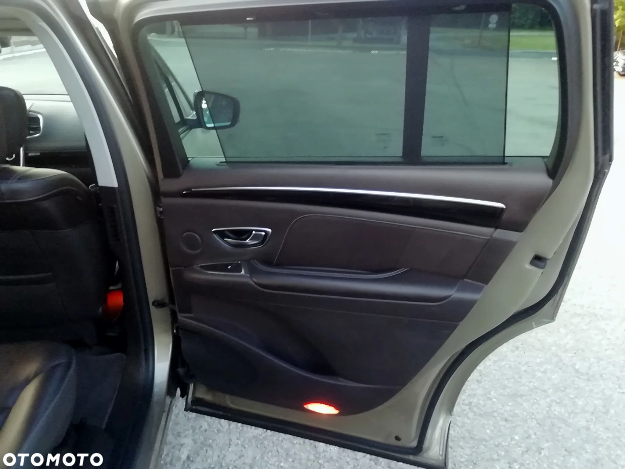Renault Espace 1.6 dCi Energy Initiale Paris EDC 7os - 11