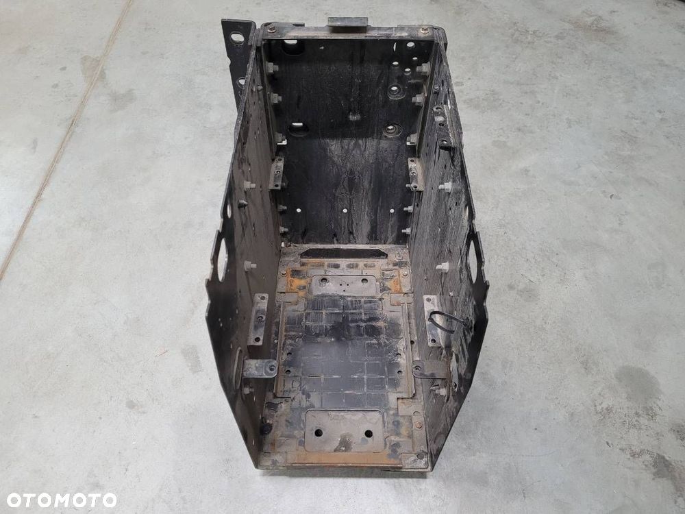 PODSTAWA MOCOWANIE AKUMULATORA FORD F-MAX 500 EURO 6 - 1