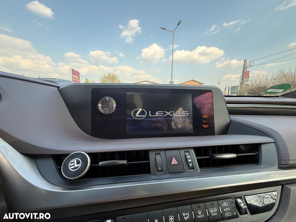 Lexus Seria ES 300h Executive - 11