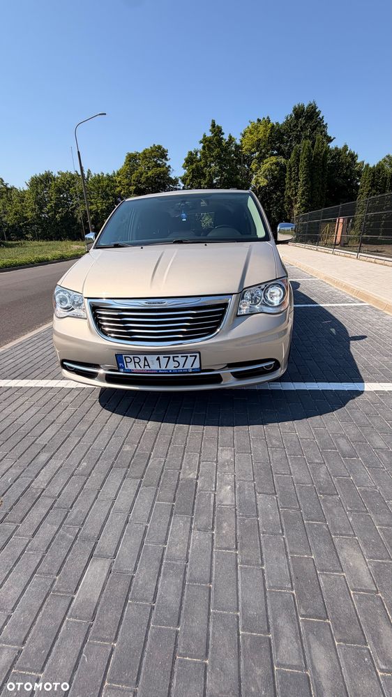 Chrysler Town & Country 3.6 Limited - 28