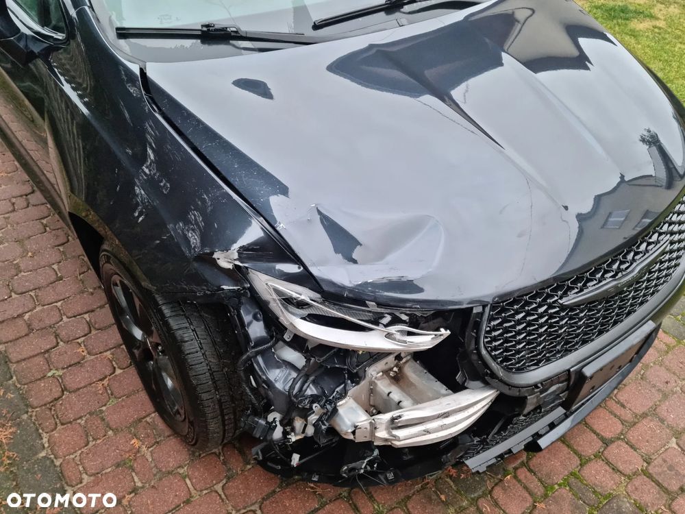 Chrysler Pacifica - 12