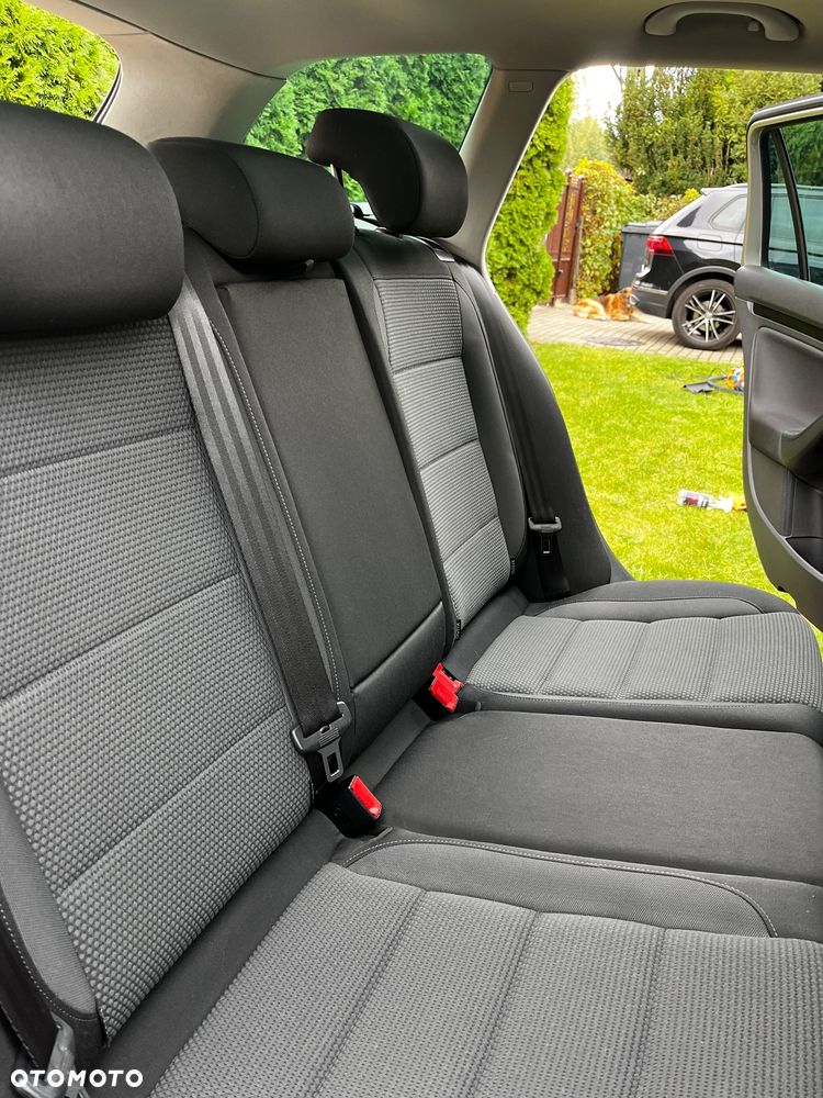Volkswagen Golf - 25