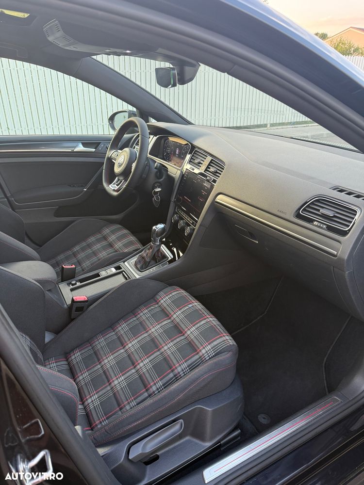 Volkswagen Golf - 13