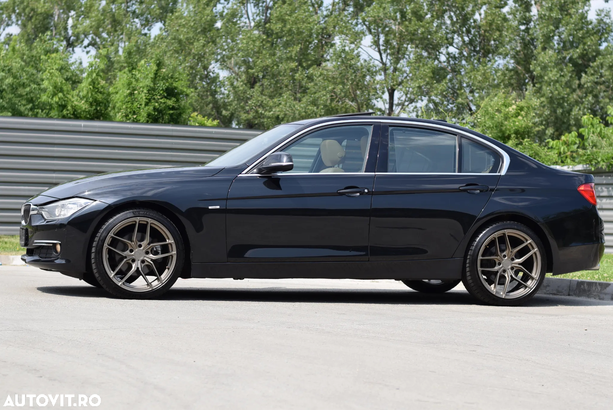 BMW Seria 3 320d Aut. Luxury Line - 34