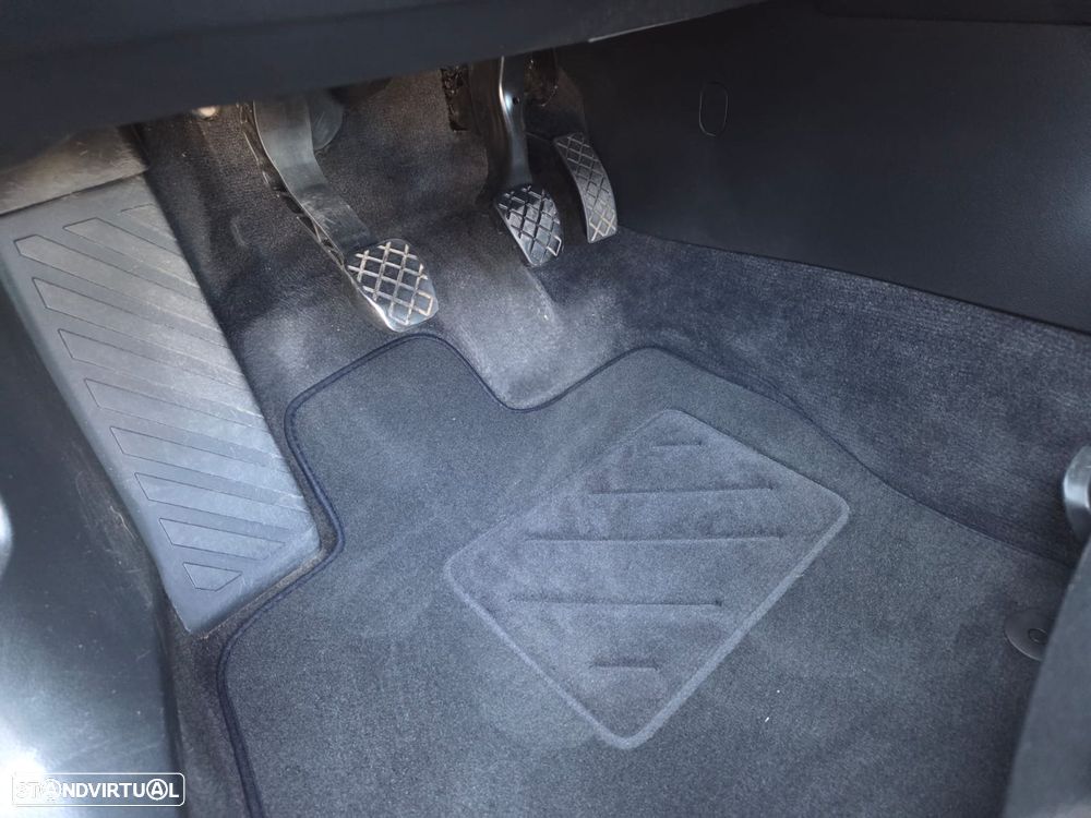 VW Passat 1.6 TDI BlueMotion - 34