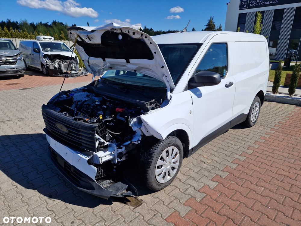 Ford Transit Courier - 10
