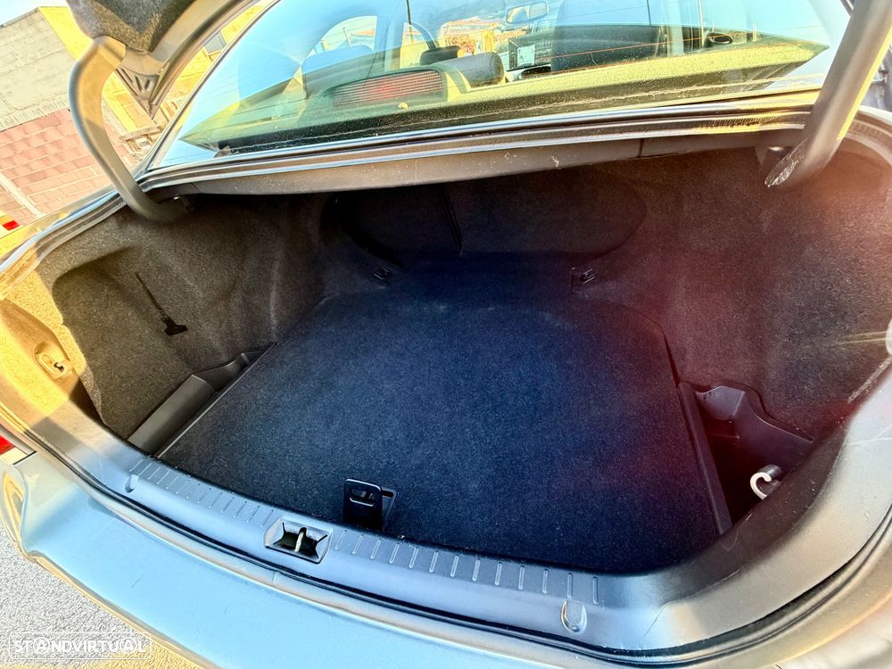 Toyota Avensis S/D 1.6 Sol EC - 38