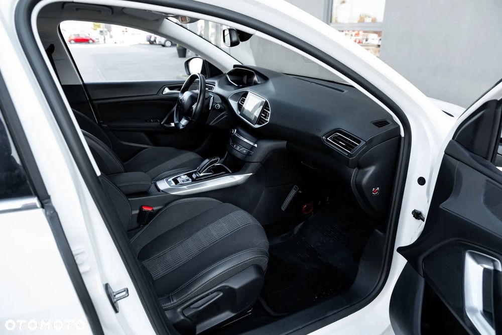 Peugeot 308 PureTech 130 GPF EAT8 Stop & Start Allure - 23