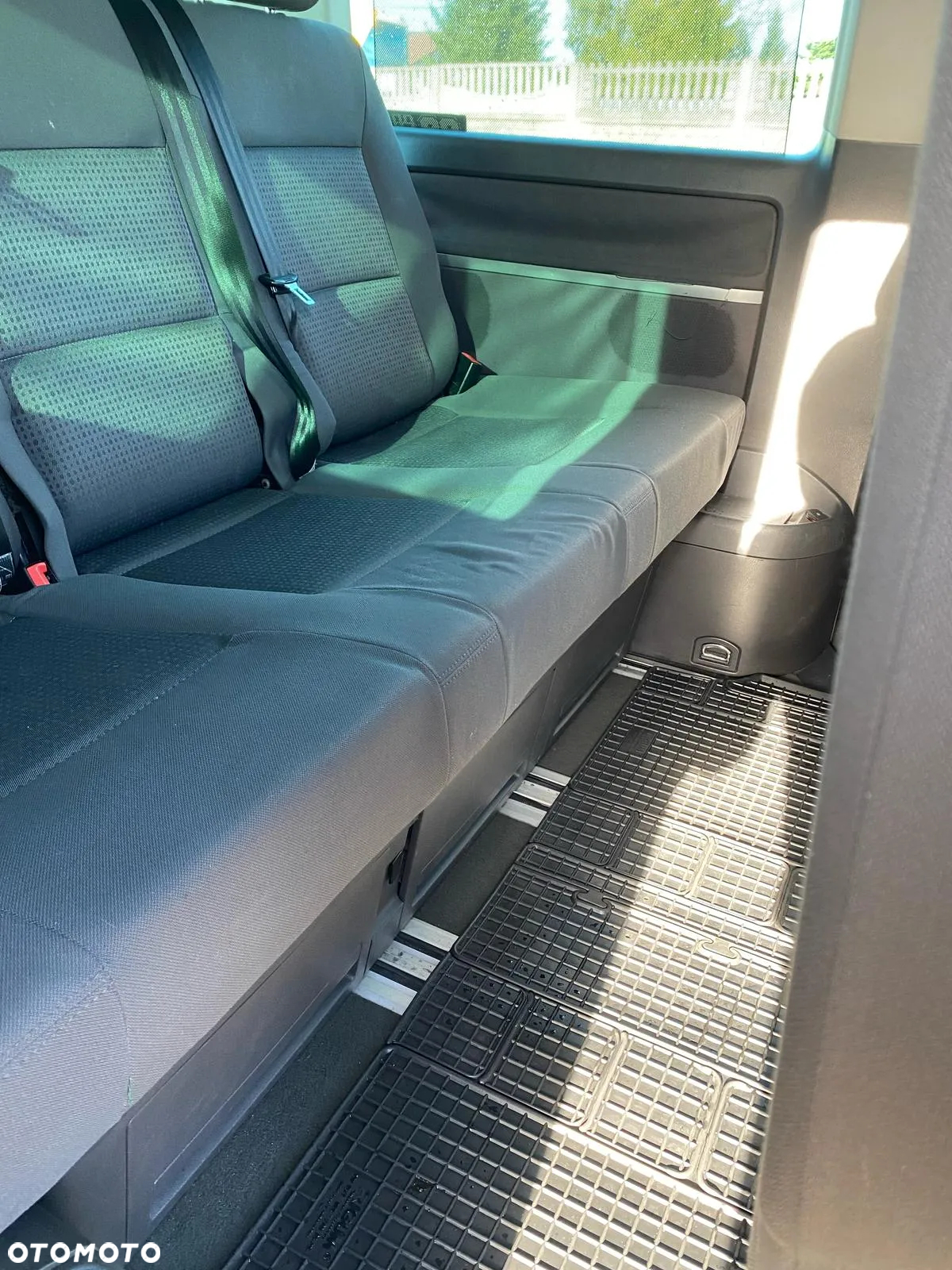 Volkswagen Multivan - 16
