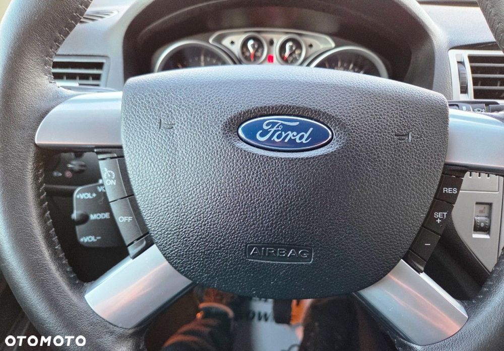 Ford Kuga - 21