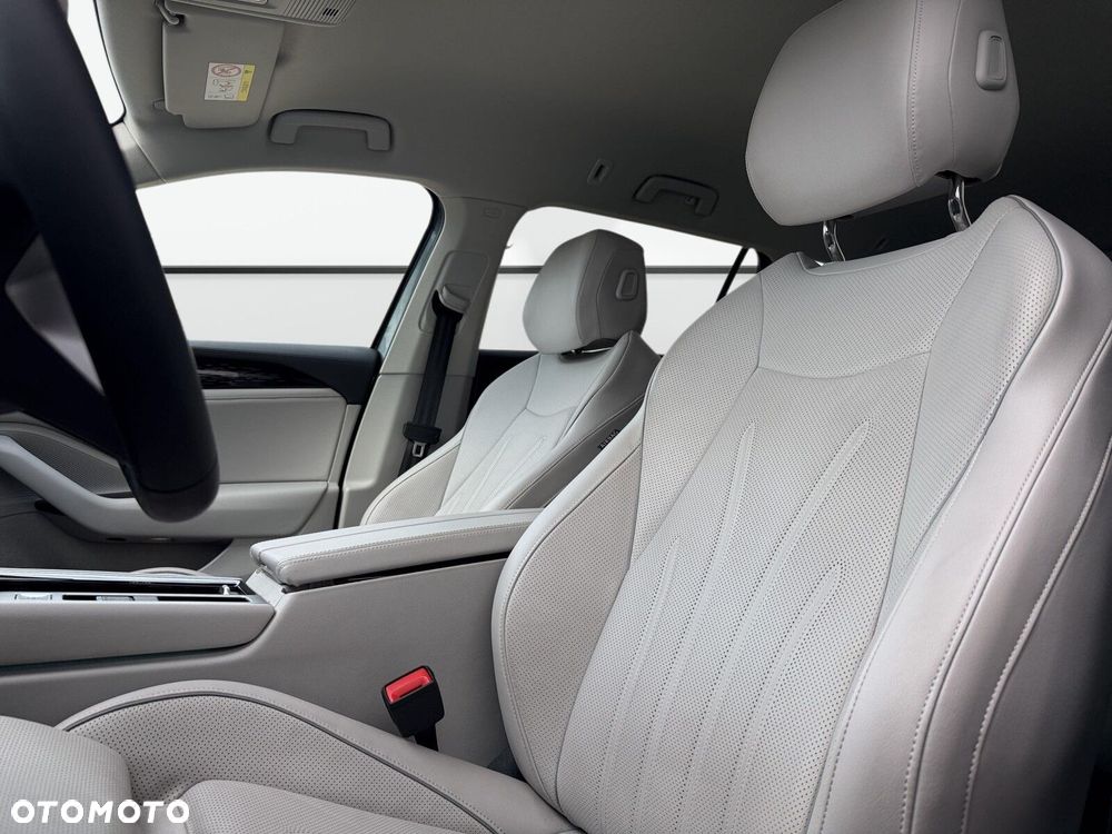 Volkswagen Passat - 11