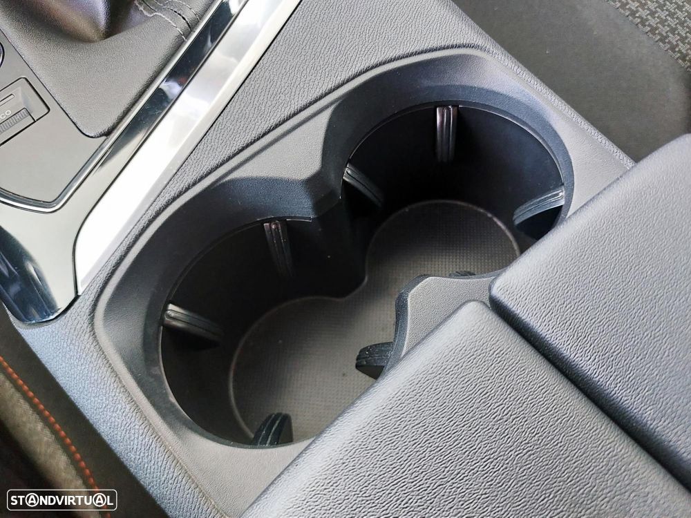 Peugeot 3008 1.5 BlueHDi Active Pack — fotografia 41