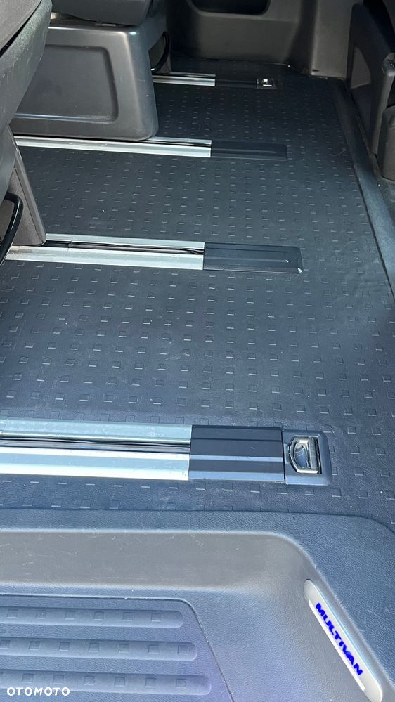 Volkswagen Multivan - 2