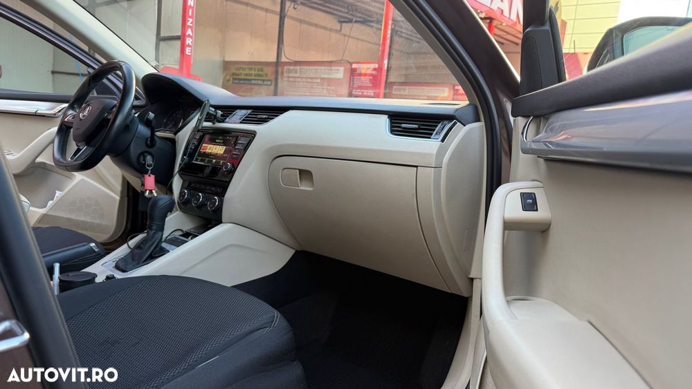 Skoda Octavia 2.0 TDI DSG 4X4 Ambition - 10