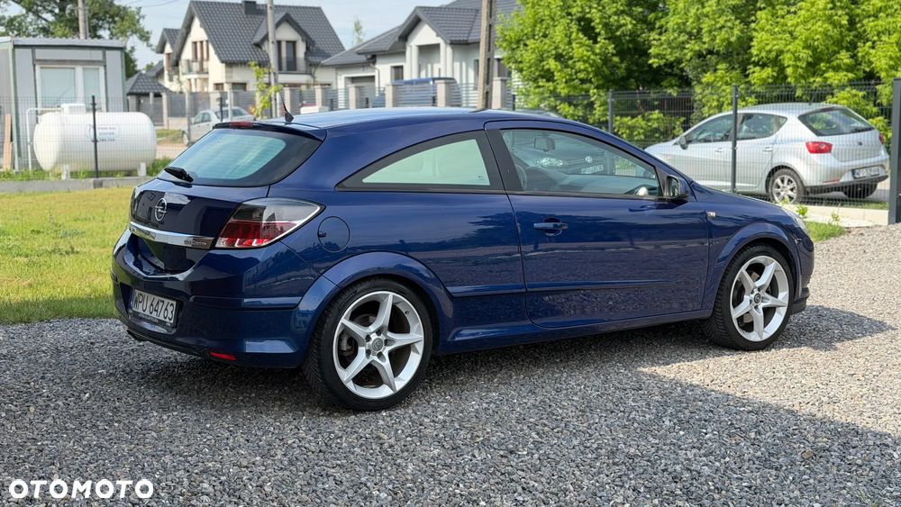 Opel Astra 2.0 T Cosmo - 9