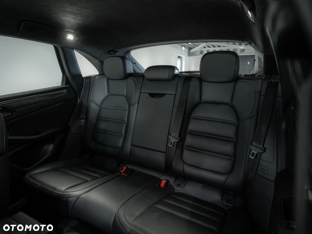 Porsche Macan Turbo - 22