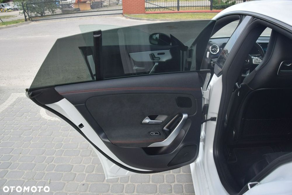 Mercedes-Benz CLA 180 7G-DCT Edition AMG Line - 27