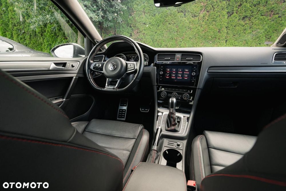 Volkswagen Golf - 35