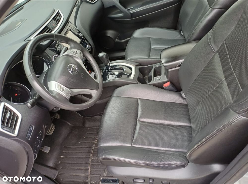 Nissan Rogue - 25