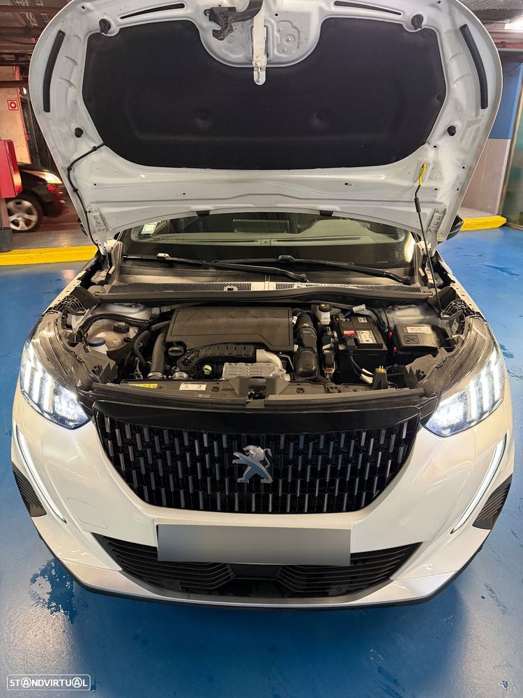 Peugeot 2008 1.2 PureTech GT EAT8 - 11