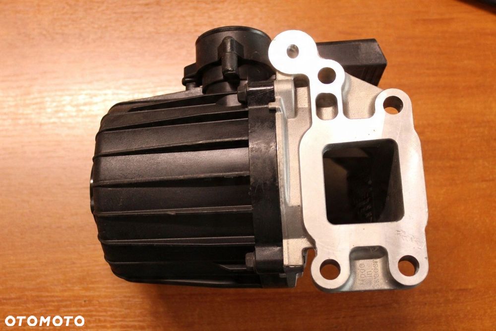 SEPARATOR OLEJU MERCEDES BENZ OE A4720107962 - 2