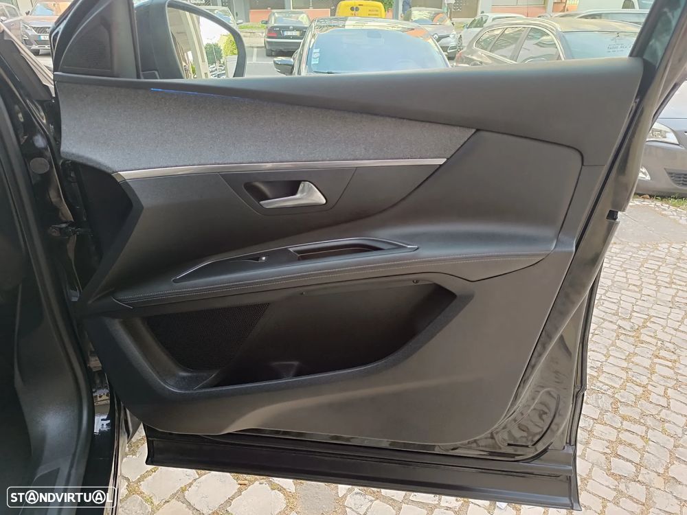 Peugeot 3008 1.2 PureTech Allure Pack EAT8 - 27