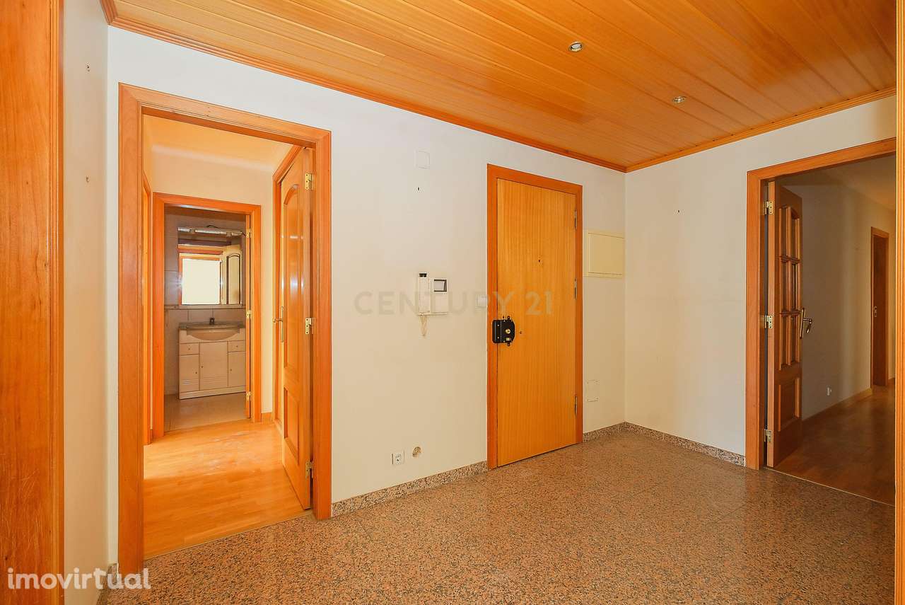 Apartamento T3 luminoso na Parede com varandas, garagem e arrecadação - Grande imagem: 3/33