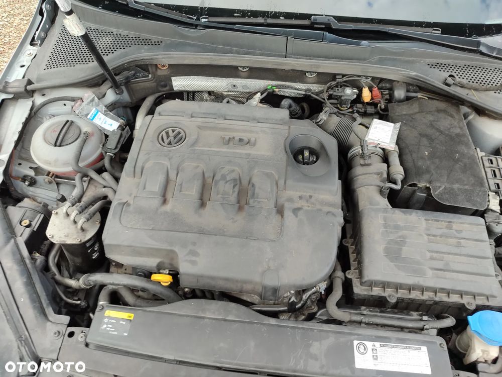 Volkswagen Golf 2.0 TDI BlueMotion Technology DSG Lounge - 25