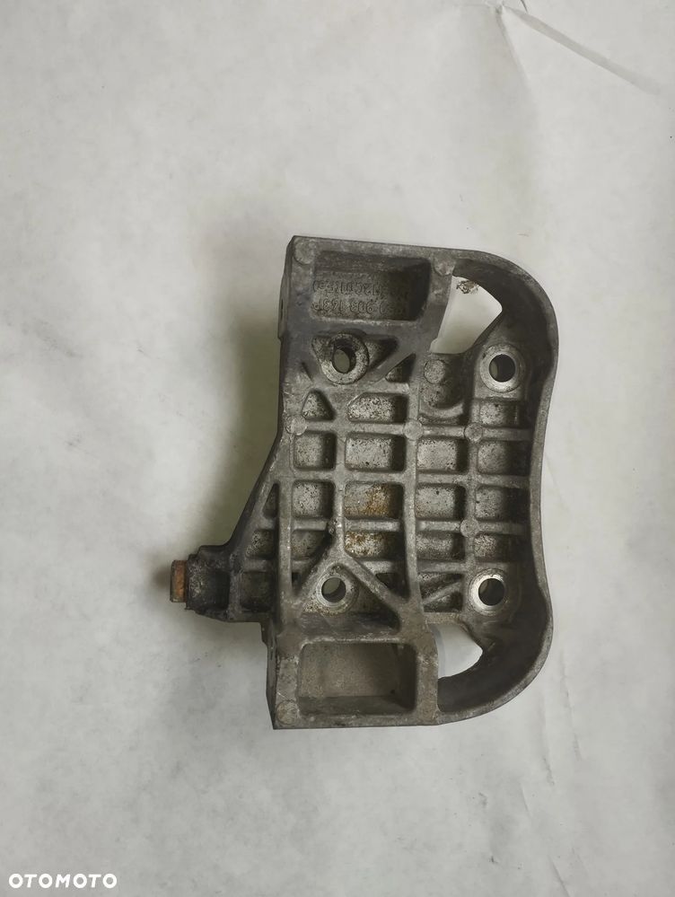 ŁAPA WSPORNIK SILNIKA AUDI AUDI A4 A5 A6 A7 A8 Q7 059903143P - 1