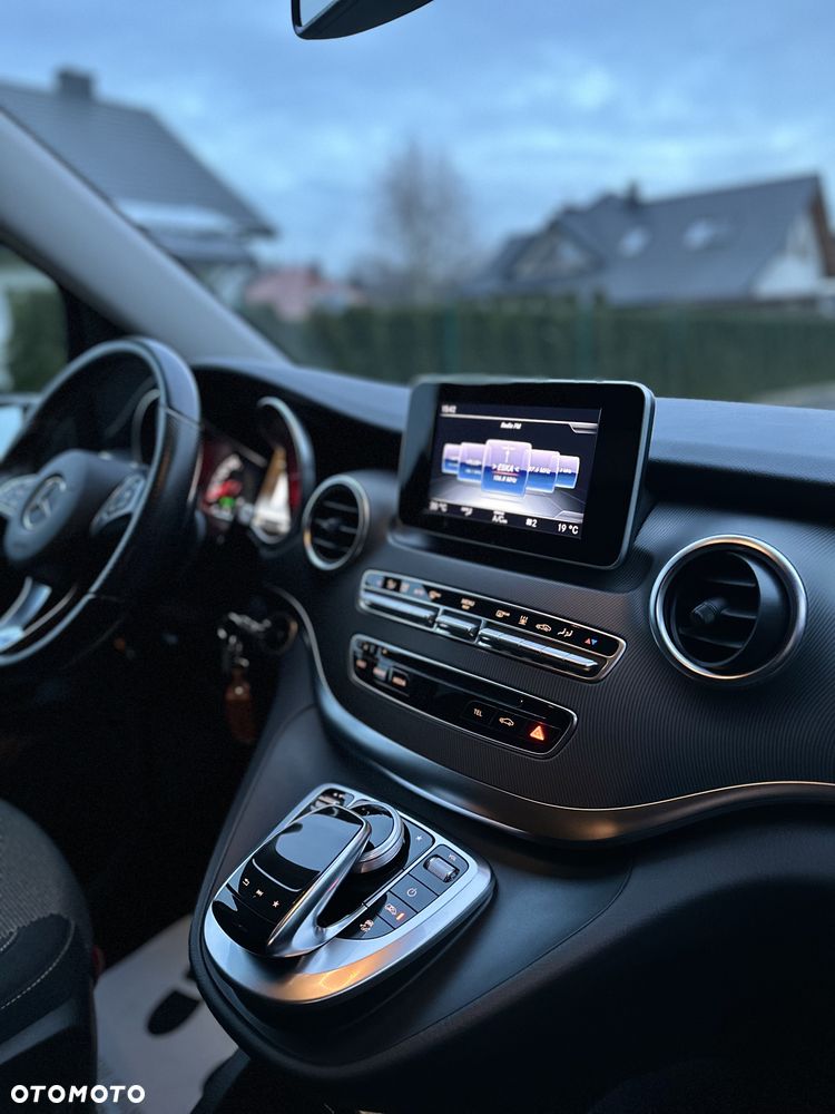 Mercedes-Benz Klasa V 250 d 4-Matic 7G-Tronic - 16